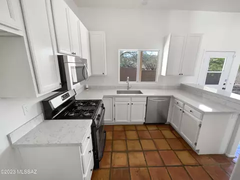 10660 E Migratory Pl, Tucson, AZ 85748 photo 6