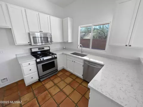 10660 E Migratory Pl, Tucson, AZ 85748 photo 8