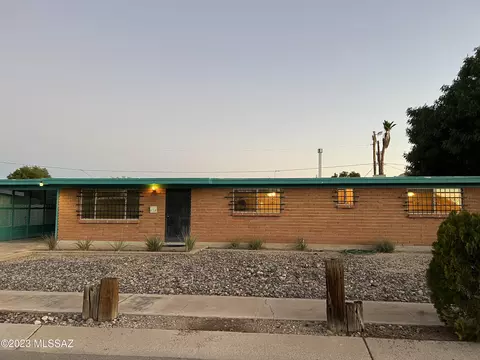 233 E Radburn St, Tucson, AZ 85704 photo 2