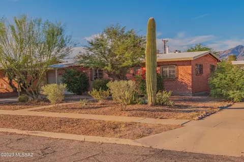 5749 E 3rd St, Tucson, AZ 85711 photo 4
