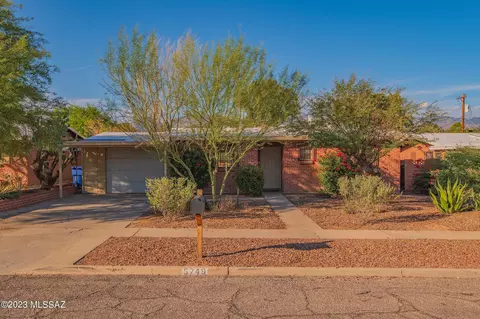 5749 E 3rd St, Tucson, AZ 85711 photo 2