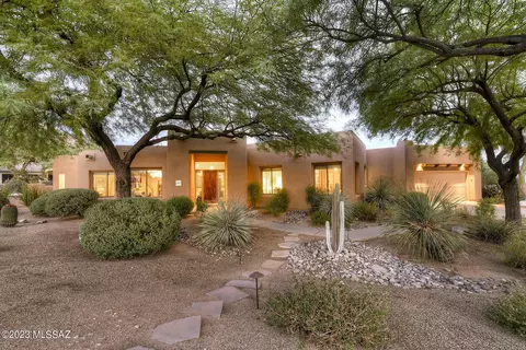 6500 N Silversmith Pl, Tucson, AZ 85750