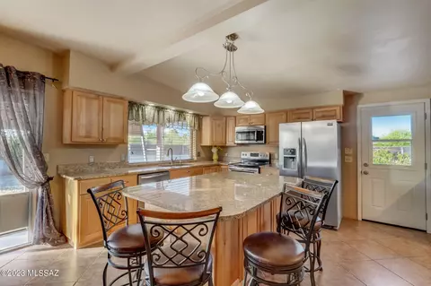 8902 E Maple Leaf Dr, Tucson, AZ 85710 photo 3