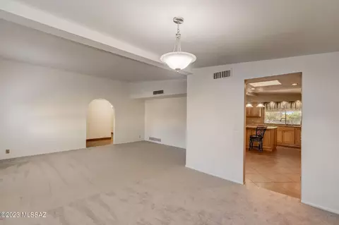 8902 E Maple Leaf Dr, Tucson, AZ 85710 photo 9
