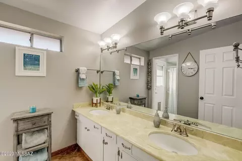 8902 E Maple Leaf Dr, Tucson, AZ 85710 photo 18