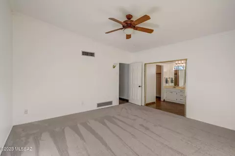 8902 E Maple Leaf Dr, Tucson, AZ 85710 photo 13