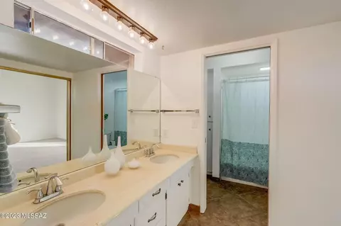 8902 E Maple Leaf Dr, Tucson, AZ 85710 photo 15
