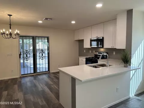 3500 N Sierra Falls Pl, Tucson, AZ 85712