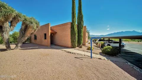1284 W Desert Hills Dr, Green Valley, AZ 85614