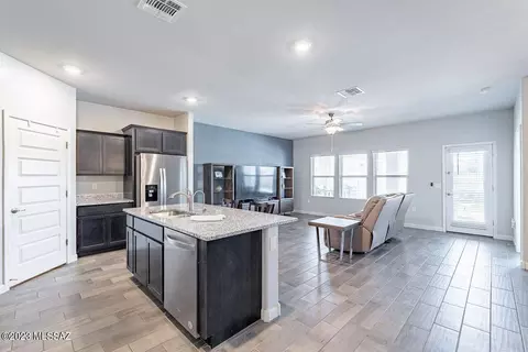 515 W Grantham St, Vail, AZ 85641 photo 2