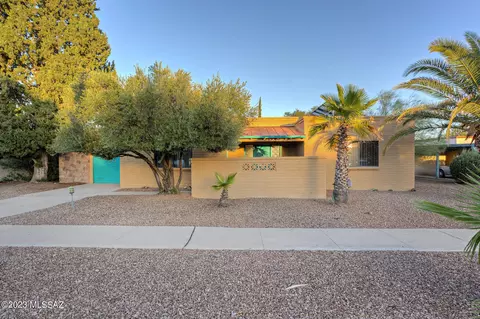 741 S Abrego Dr, Green Valley, AZ 85614