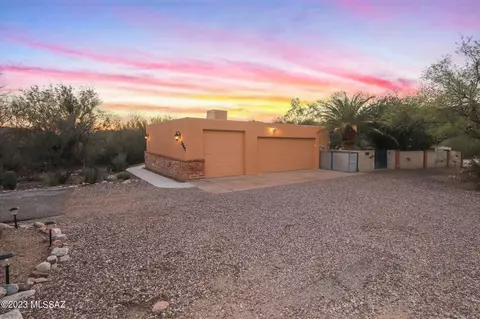 3865 N Tanuri Dr, Tucson, AZ 85750