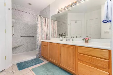 Bath - 7432 E Maritime Dr, Tucson, AZ 85756 photo 1 of 3