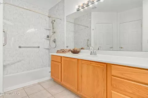 Bath - 7432 E Maritime Dr, Tucson, AZ 85756 photo 2 of 3