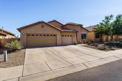 8180 N Fallen Petal Dr, Tucson, AZ 85743