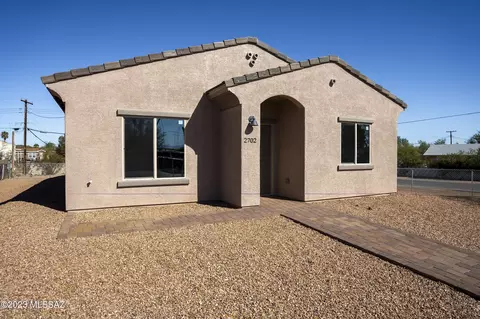 2702 W Roadrunner Rd, Tucson, AZ 85746