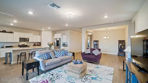 Living - 562 W Weldon St, Vail, AZ 85641 photo 1 of 4