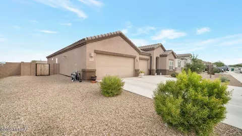 Exterior - 562 W Weldon St, Vail, AZ 85641 photo 3 of 8