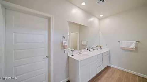 Bath - 562 W Weldon St, Vail, AZ 85641 photo 1 of 3