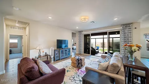 Living - 562 W Weldon St, Vail, AZ 85641 photo 2 of 4