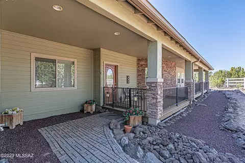 4 County Rd 3323, Vernon, AZ 85940