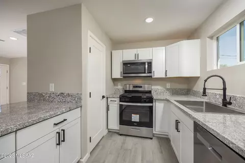 5758 E 29th St, Tucson, AZ 85711 photo 8