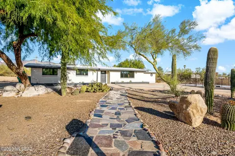 5850 N Escondido Ln, Tucson, AZ 85704