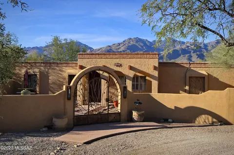 8731 E Saddleback Dr, Tucson, AZ 85749