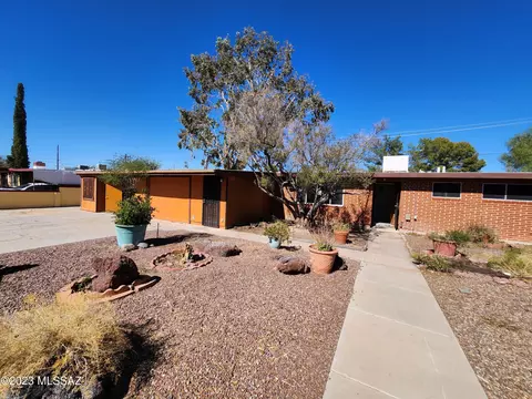 7117 Eastview Dr, Tucson, AZ 85710