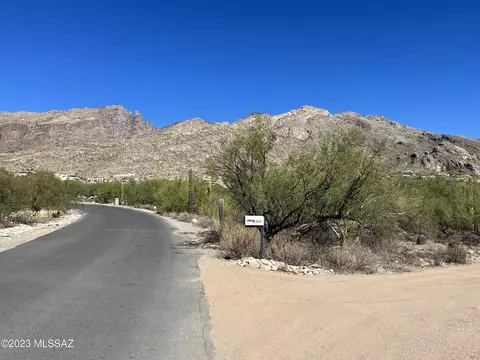 6640 N Columbus Blvd, Tucson, AZ 85718