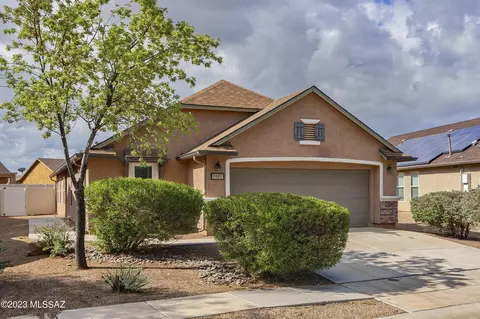 8427 W Razorbill Dr, Tucson, AZ 85757
