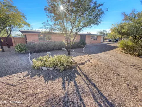 1701 W Klamath Dr, Tucson, AZ 85704