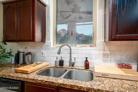 348 E Shore Cliff Pl, Oro Valley, AZ 85737 photo 9