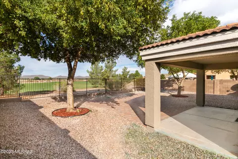 8637 N Continental Links Dr, Tucson, AZ 85743
