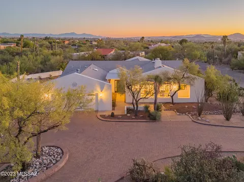 5780 N Camino Padre Isidoro, Tucson, AZ 85718