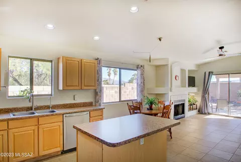 9873 E Shadow Glen Ct, Tucson, AZ 85748 photo 4