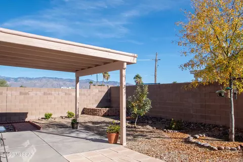 9873 E Shadow Glen Ct, Tucson, AZ 85748 photo 3