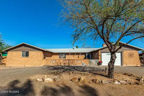 2610 W Aurora Dr, Tucson, AZ 85746