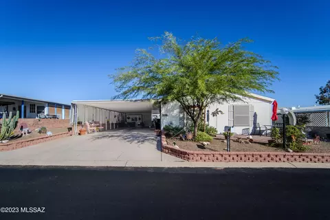 250 W Olive Dr, Green Valley, AZ 85614