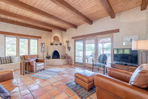 421 W Camino Del Poso, Green Valley, AZ 85614
