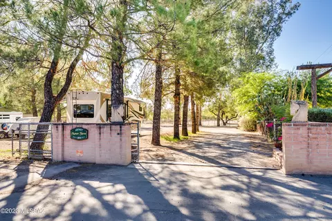 3180 N Rowe Ln, Tucson, AZ 85750