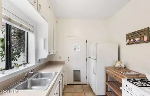602 E Helen St, Tucson, AZ 85705 photo 4