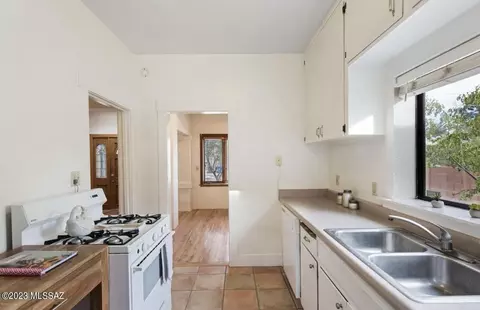 602 E Helen St, Tucson, AZ 85705 photo 6