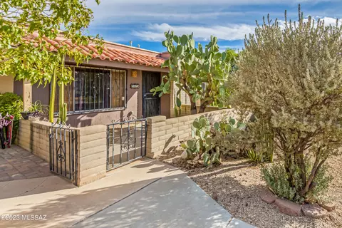 2729 S Lands End Rd, Tucson, AZ 85713