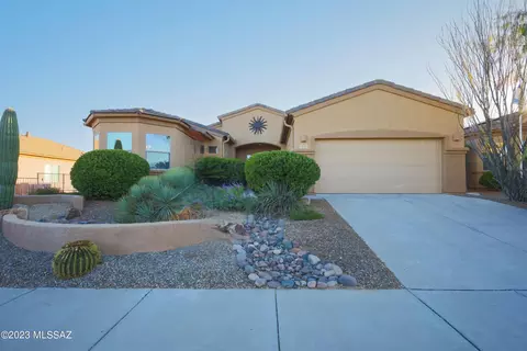 555 W Calle Artistica, Green Valley, AZ 85614