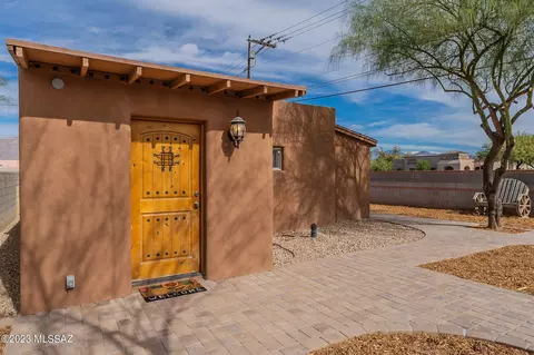 2813 N Swan Rd, Tucson, AZ 85712