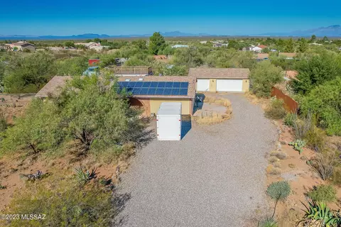 917 N Solar Dr, Vail, AZ 85641