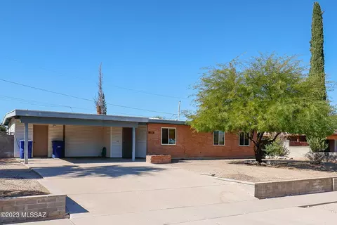 736 S Desert Steppes Dr, Tucson, AZ 85710
