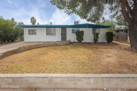 8410 E Fond Du Lac Dr, Tucson, AZ 85730
