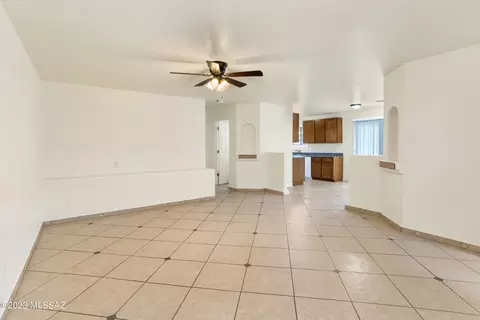3917 E Dover Stra, Tucson, AZ 85706 photo 2
